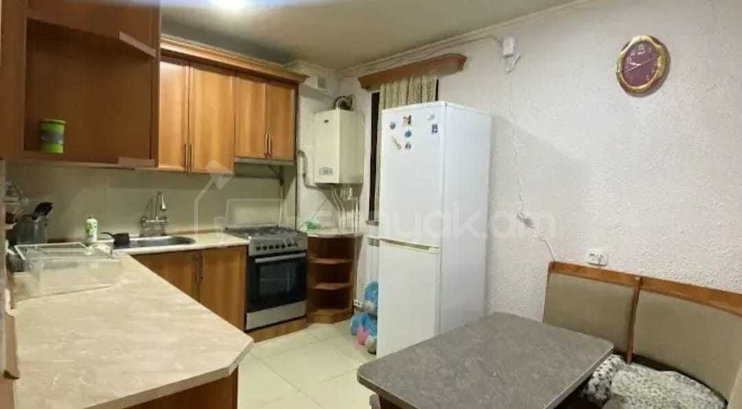 3 Սենյականոց Բնակարան Քարե Շենքում, 80քմ, 5/5 հարկ, Նորմալ Վիճակում