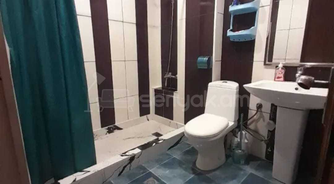 3 Սենյականոց Բնակարան Քարե Շենքում, 80քմ, 5/5 հարկ, Նորմալ Վիճակում