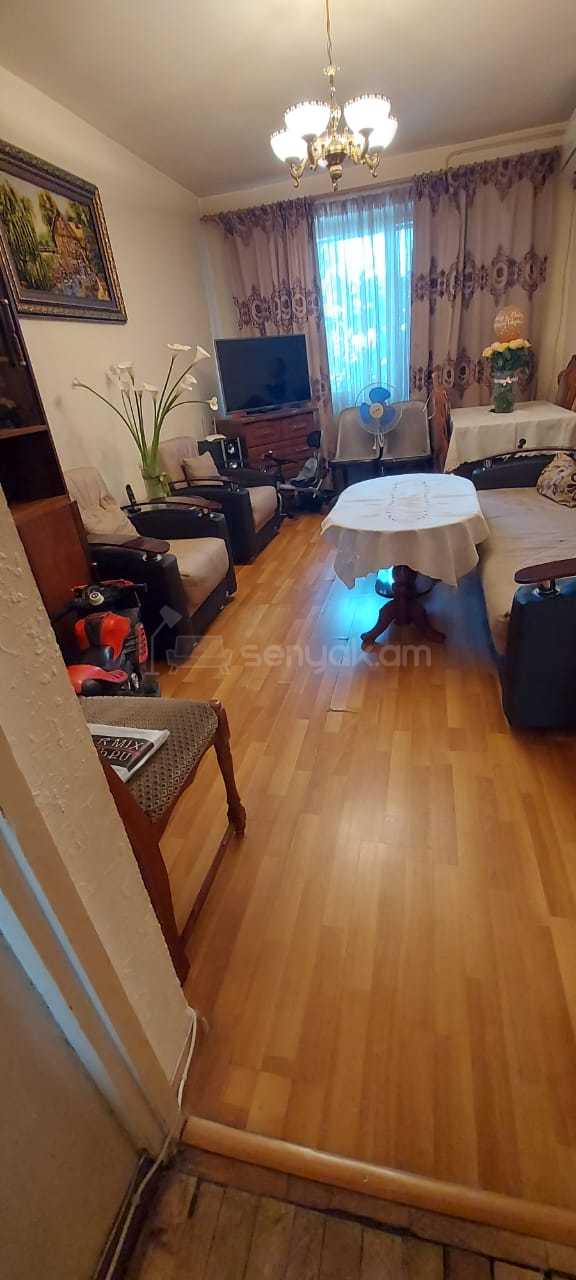 3 Սենյականոց Բնակարան Քարե Շենքում, 58քմ, 2/5 հարկ, Նորմալ Վիճակում