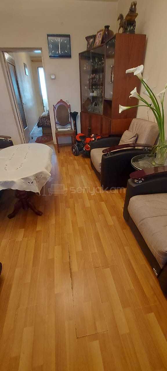 3 Սենյականոց Բնակարան Քարե Շենքում, 58քմ, 2/5 հարկ, Նորմալ Վիճակում