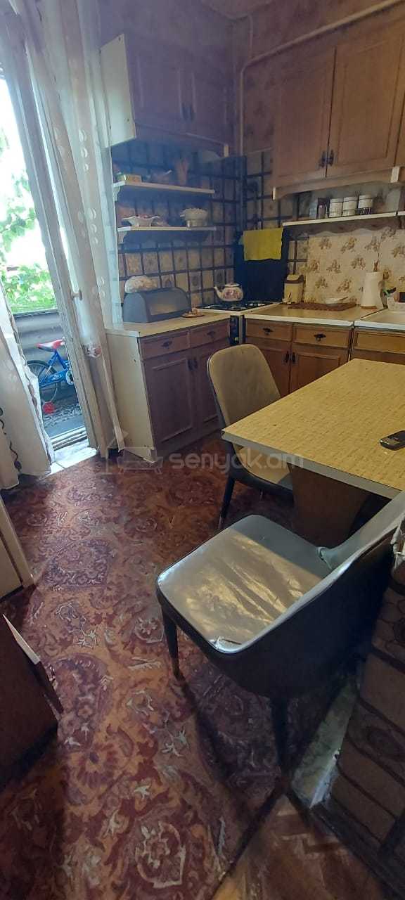 3 Սենյականոց Բնակարան Քարե Շենքում, 58քմ, 2/5 հարկ, Նորմալ Վիճակում