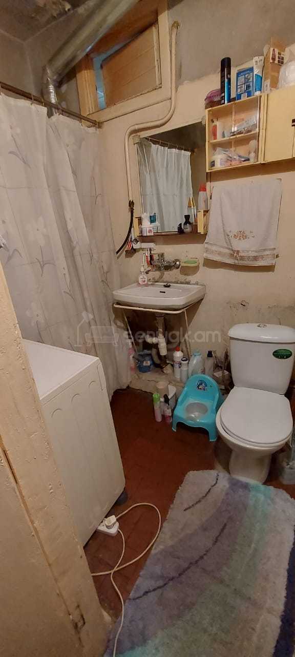 3 Սենյականոց Բնակարան Քարե Շենքում, 58քմ, 2/5 հարկ, Նորմալ Վիճակում