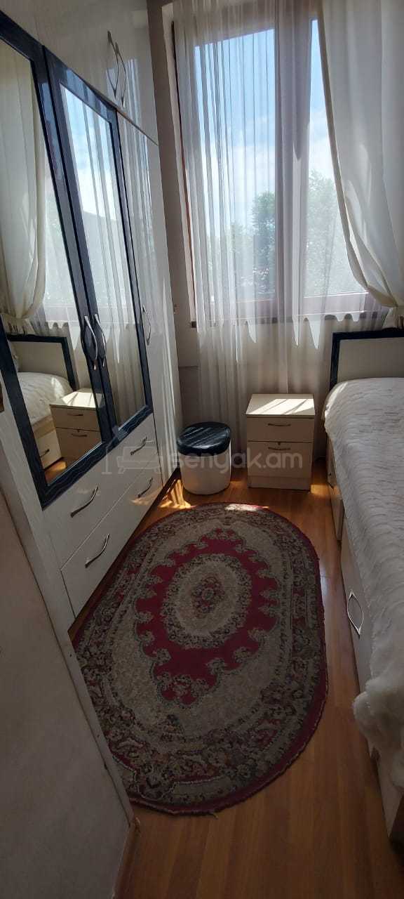 3 Սենյականոց Բնակարան Քարե Շենքում, 58քմ, 2/5 հարկ, Նորմալ Վիճակում