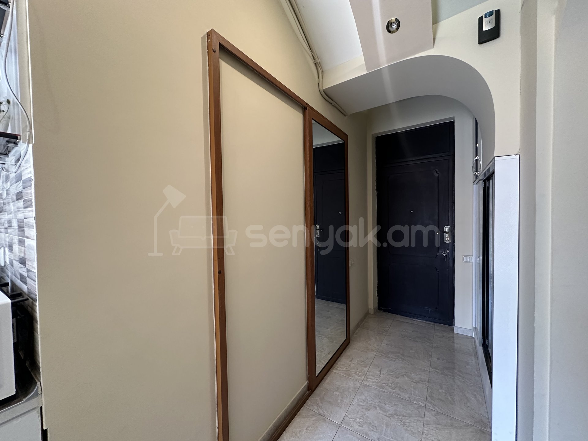 2 Սենյականոց Բնակարան Քարե Շենքում, 52քմ, 4/5 հարկ, Կապիտալ Վերանորոգված