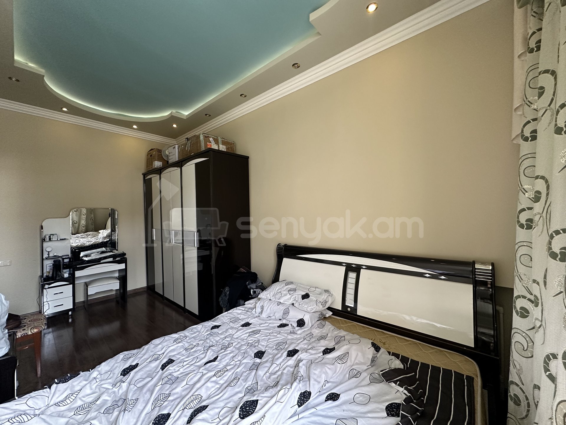 2 Սենյականոց Բնակարան Քարե Շենքում, 52քմ, 4/5 հարկ, Կապիտալ Վերանորոգված
