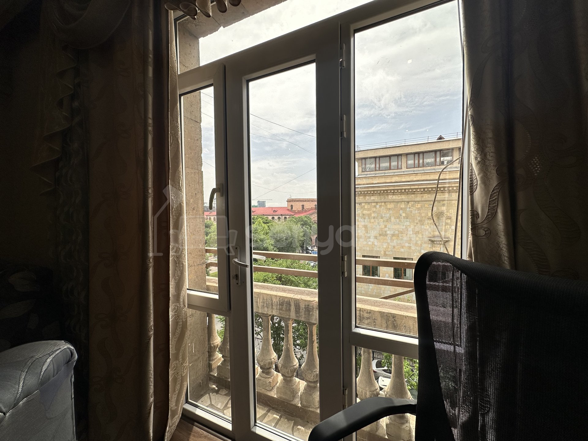2 Սենյականոց Բնակարան Քարե Շենքում, 52քմ, 4/5 հարկ, Կապիտալ Վերանորոգված