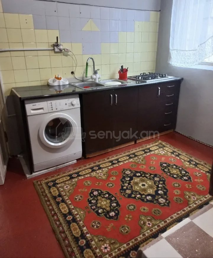 1 Սենյականոց Բնակարան Քարե Շենքում, 45քմ, 3/5 հարկ, Նորմալ Վիճակում, Կահավորված