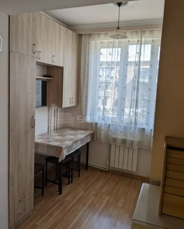 1 Սենյականոց Բնակարան Քարե Շենքում, 43քմ, 5/5 հարկ, Կապիտալ Վերանորոգված