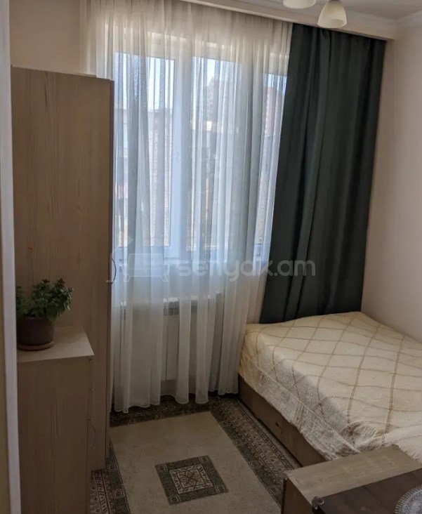 1 Սենյականոց Բնակարան Քարե Շենքում, 43քմ, 5/5 հարկ, Կապիտալ Վերանորոգված