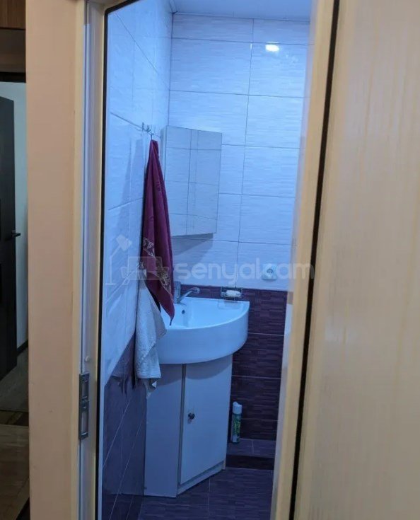 1 Սենյականոց Բնակարան Քարե Շենքում, 43քմ, 5/5 հարկ, Կապիտալ Վերանորոգված