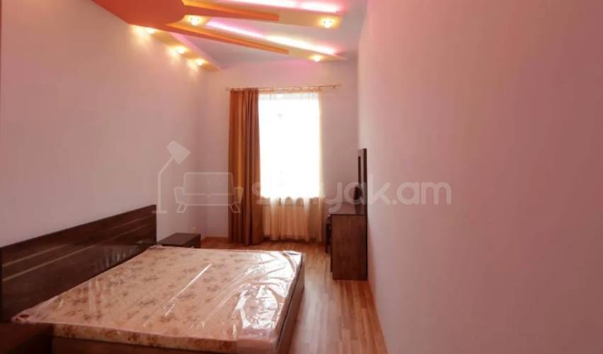 3 Սենյականոց Բնակարան Քարե Շենքում, 83քմ, 5/5 հարկ, Կապիտալ Վերանորոգված