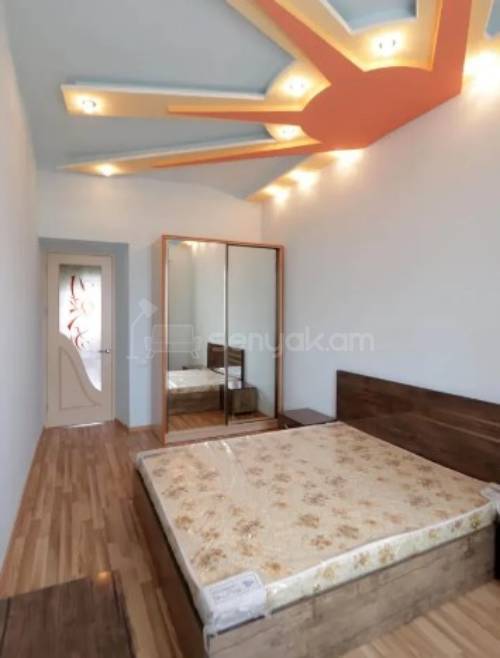 3 Սենյականոց Բնակարան Քարե Շենքում, 83քմ, 5/5 հարկ, Կապիտալ Վերանորոգված