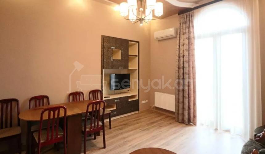 3 Սենյականոց Բնակարան Քարե Շենքում, 83քմ, 5/5 հարկ, Կապիտալ Վերանորոգված