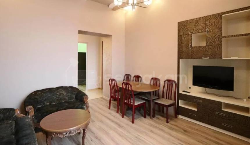 3 Սենյականոց Բնակարան Քարե Շենքում, 83քմ, 5/5 հարկ, Կապիտալ Վերանորոգված