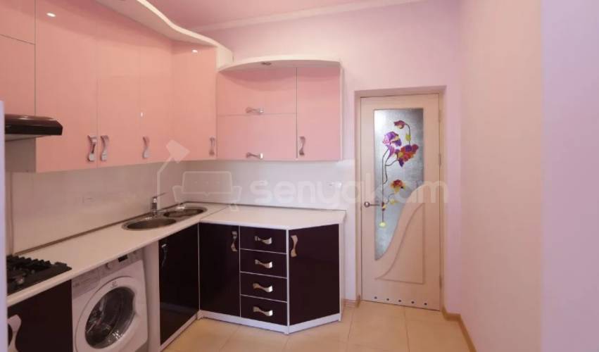3 Սենյականոց Բնակարան Քարե Շենքում, 83քմ, 5/5 հարկ, Կապիտալ Վերանորոգված
