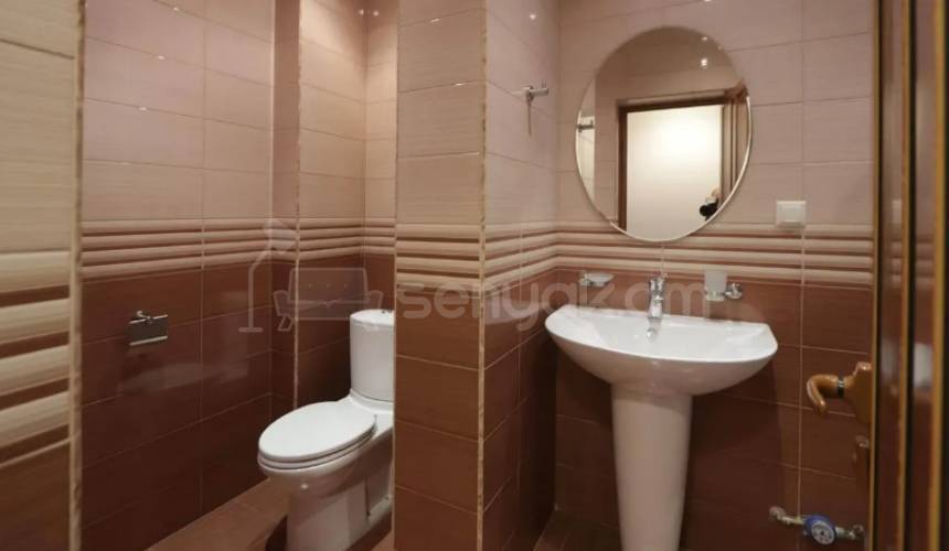3 Սենյականոց Բնակարան Քարե Շենքում, 83քմ, 5/5 հարկ, Կապիտալ Վերանորոգված