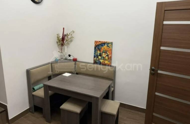 2 Սենյականոց Բնակարան Քարե Շենքում, 52քմ, 1/5 հարկ, Կապիտալ Վերանորոգված