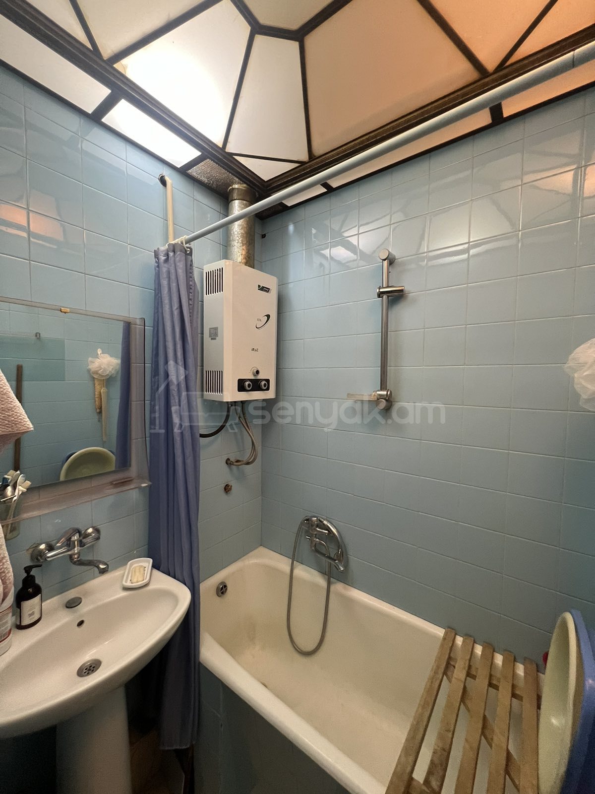 2 Սենյականոց Բնակարան Քարե Շենքում, 56քմ, 5/5 հարկ, Նորմալ Վիճակում