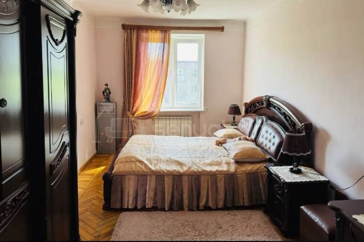 3 Սենյականոց Բնակարան Քարե Շենքում, 77քմ, 4/4 հարկ, Կապիտալ Վերանորոգված