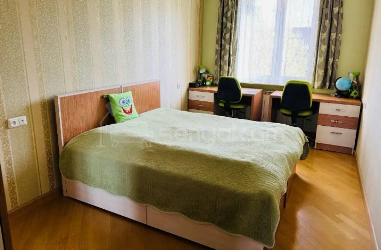 3 Սենյականոց Բնակարան Քարե Շենքում, 77քմ, 4/4 հարկ, Կապիտալ Վերանորոգված
