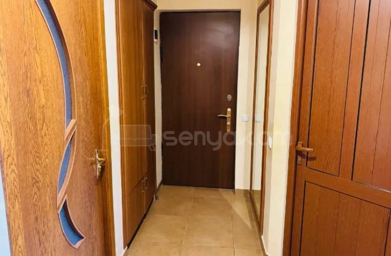 3 Սենյականոց Բնակարան Քարե Շենքում, 77քմ, 4/4 հարկ, Կապիտալ Վերանորոգված