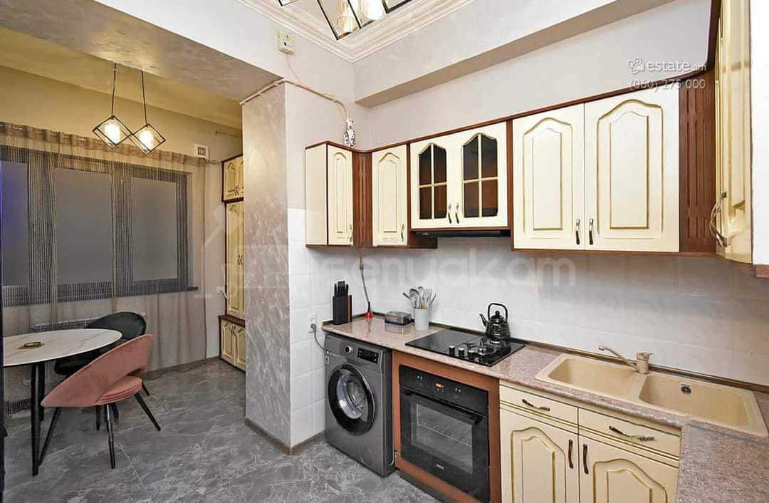 2 Սենյականոց Բնակարան Քարե Շենքում, 78քմ, 4/5 հարկ, Դիզայներական Վերանորոգված