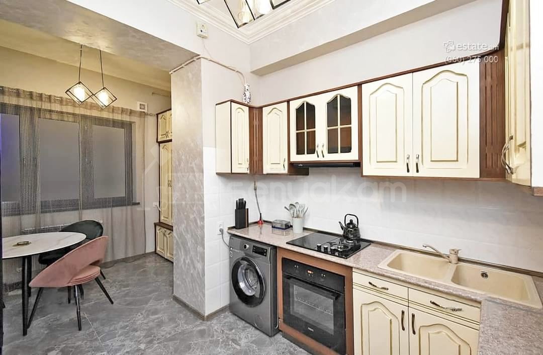 2 Սենյականոց Բնակարան Քարե Շենքում, 78քմ, 4/5 հարկ, Դիզայներական Վերանորոգված