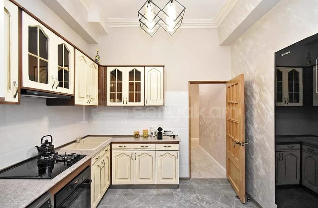 2 Սենյականոց Բնակարան Քարե Շենքում, 78քմ, 4/5 հարկ, Դիզայներական Վերանորոգված