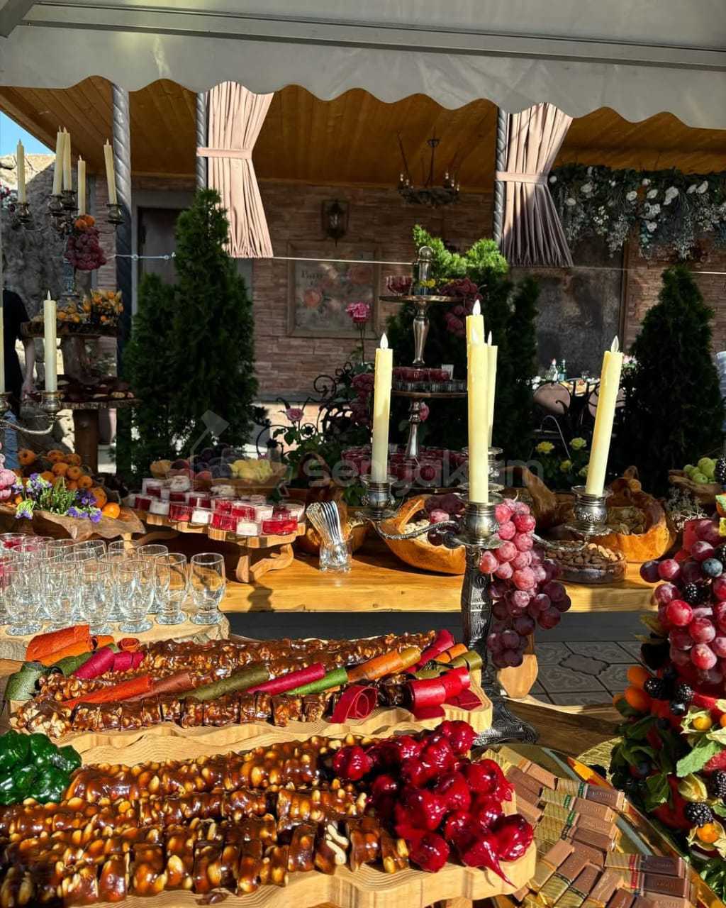 8 Սենյականոց Շքեղ Առանձնատուն, 200քմ, Լողավազանով