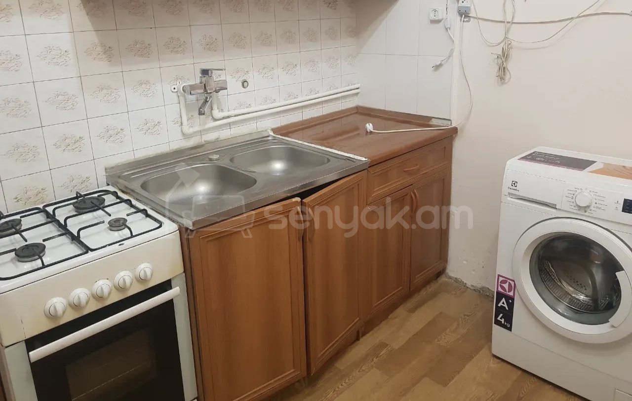 1 Սենյականոց Բնակարան Քարե Շենքում, 45քմ, 3/4 հարկ, Նորմալ Վիճակում, Արևկող