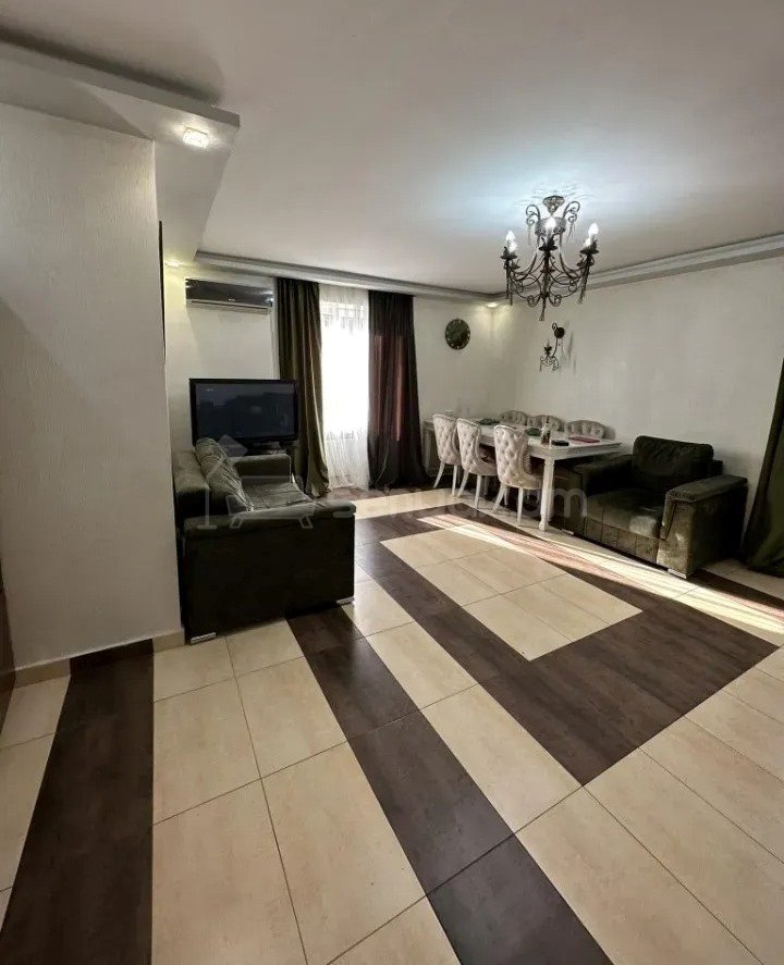 3 Սենյականոց Բնակարան Քարե Շենքում, 115քմ, 2/5 հարկ, Կապիտալ Վերանորոգված