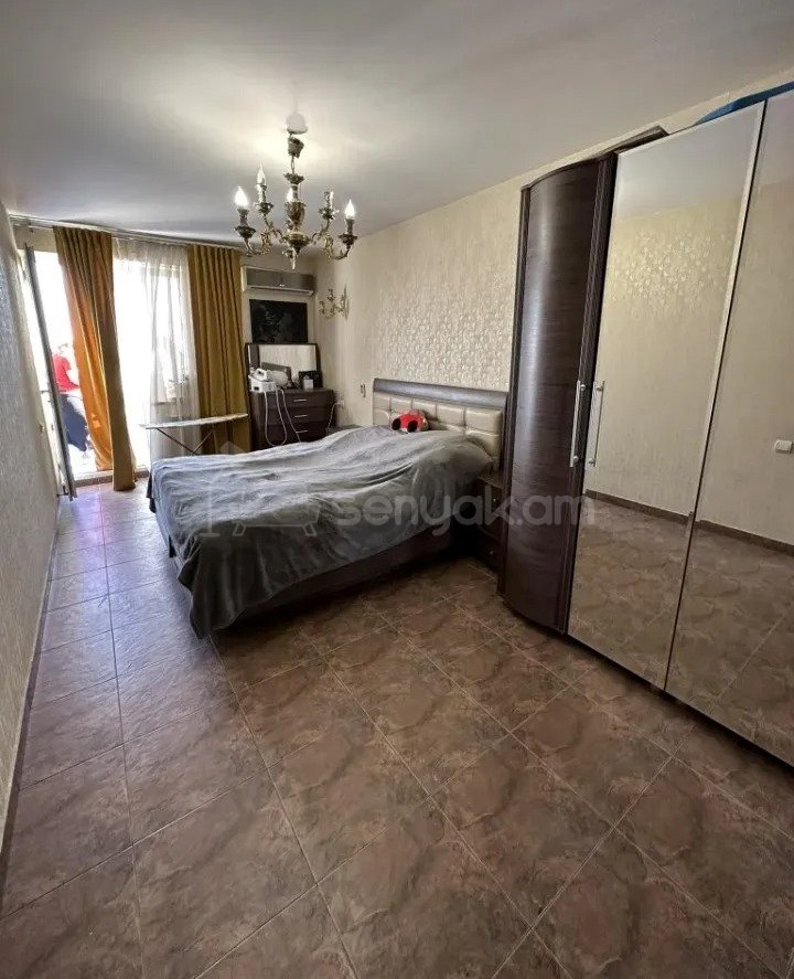 3 Սենյականոց Բնակարան Քարե Շենքում, 115քմ, 2/5 հարկ, Կապիտալ Վերանորոգված
