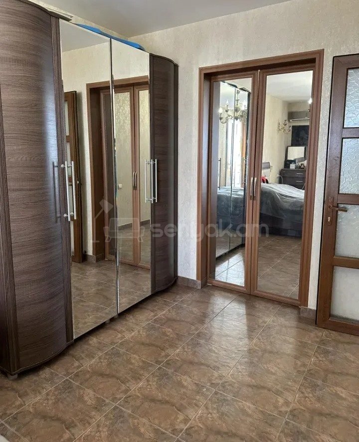 3 Սենյականոց Բնակարան Քարե Շենքում, 115քմ, 2/5 հարկ, Կապիտալ Վերանորոգված