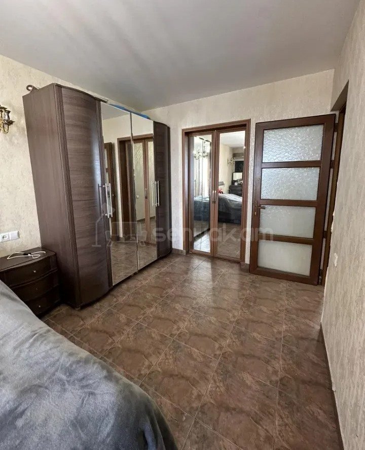 3 Սենյականոց Բնակարան Քարե Շենքում, 115քմ, 2/5 հարկ, Կապիտալ Վերանորոգված