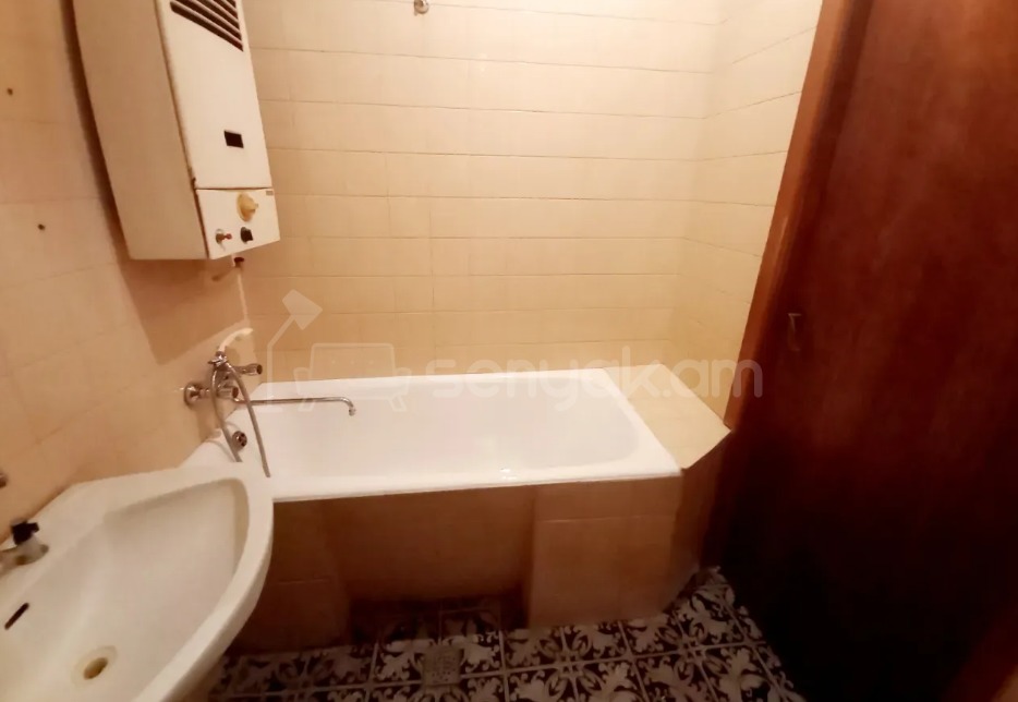 1 Սենյականոց Բնակարան, 44քմ, 6/9 հարկ, Պետական Վիճակում