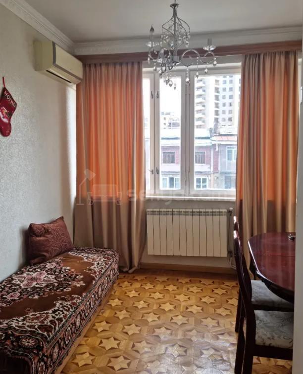 3 Սենյականոց Բնակարան Քարե Շենքում, 100քմ, 3/5 հարկ, Կապիտալ Վերանորոգված, Կահավորված, Արևկող