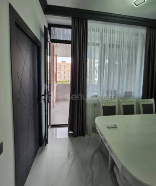 3 Սենյականոց Բնակարան Քարե Շենքում, 89քմ, 5/5 հարկ, Կապիտալ Վերանորոգված, Կահավորված, Արևկող