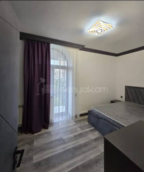 3 Սենյականոց Բնակարան Քարե Շենքում, 89քմ, 5/5 հարկ, Կապիտալ Վերանորոգված, Կահավորված, Արևկող
