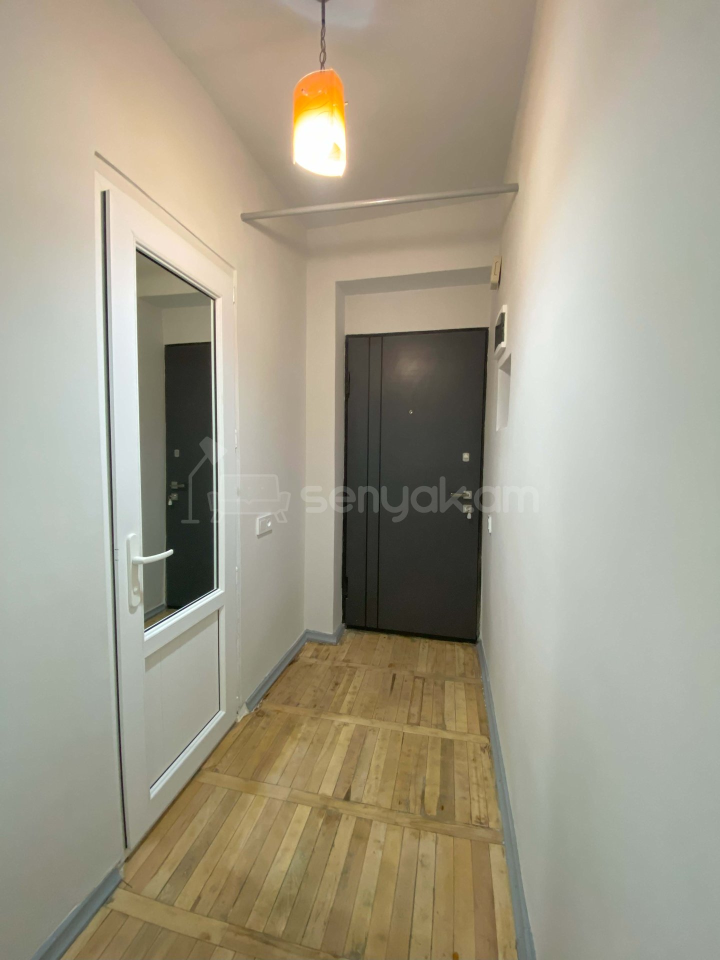 1 Սենյականոց Բնակարան Քարե Շենքում, 44քմ, 3/5 հարկ, Նորմալ Վիճակում