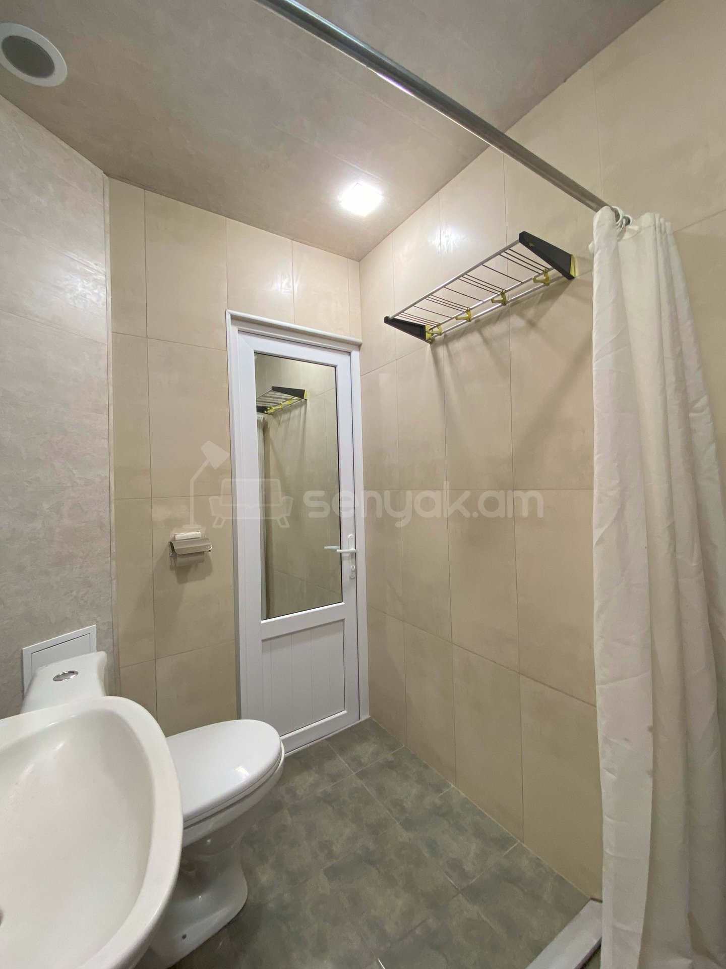 1 Սենյականոց Բնակարան Քարե Շենքում, 44քմ, 3/5 հարկ, Նորմալ Վիճակում