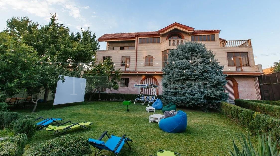 1 Սենյականոց Շքեղ Առանձնատուն, 200քմ, Լողավազանով