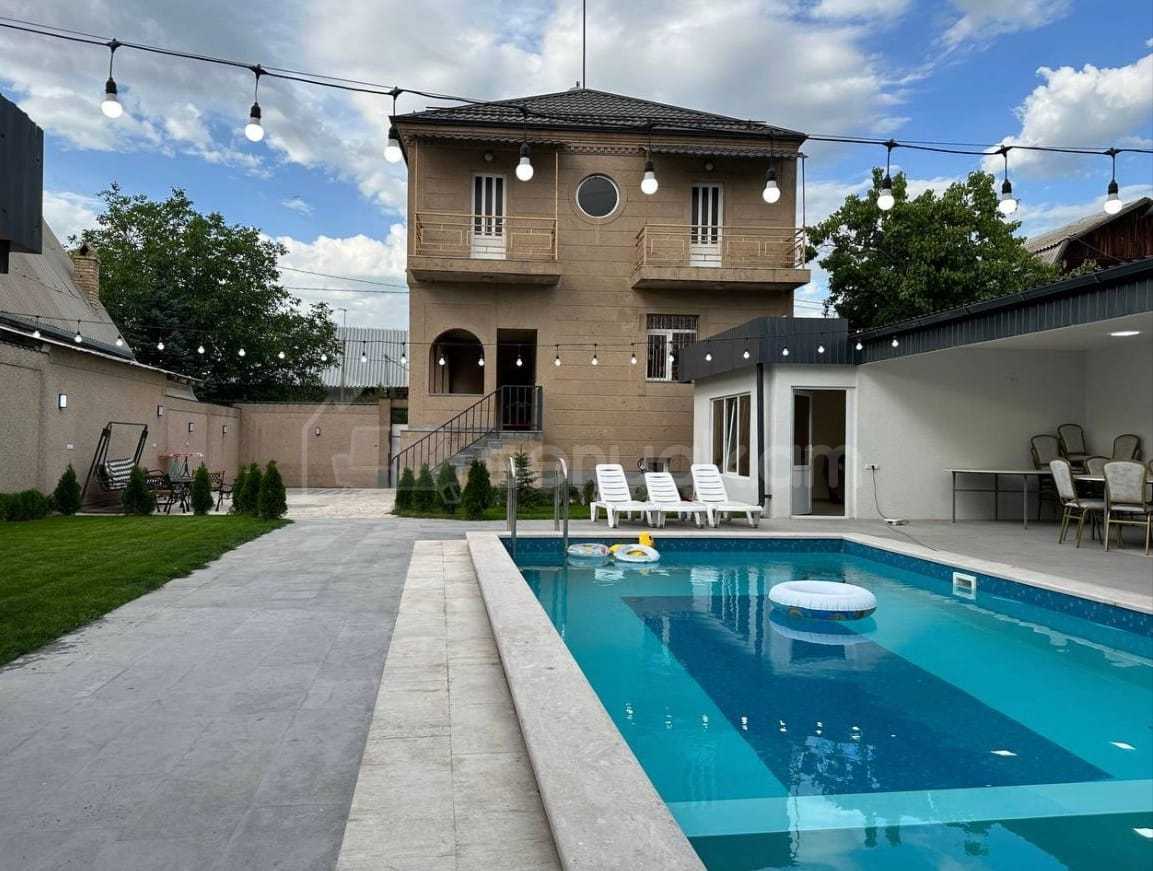 5 Սենյականոց Շքեղ Առանձնատուն, 200քմ, Լողավազանով