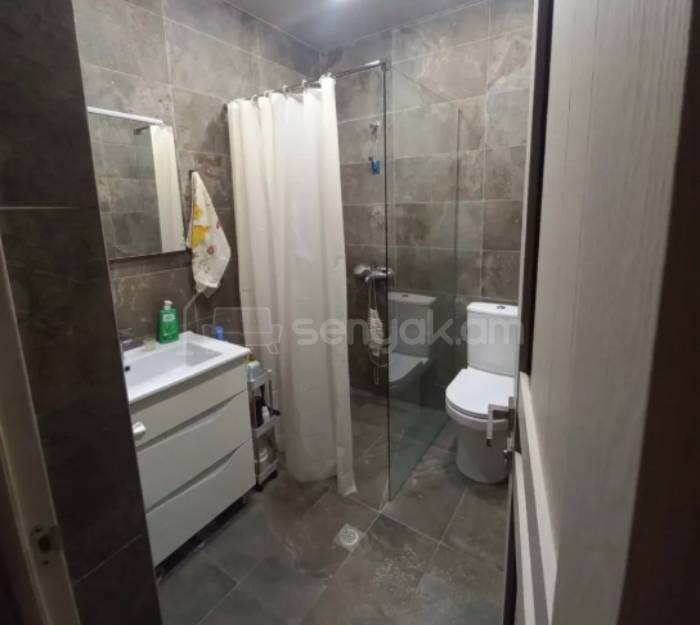 3 Սենյականոց Բնակարան Քարե Շենքում, 72քմ, 1/5 հարկ, Կոսմետիկ Վերանորոգված, Կահավորված, Արևկող