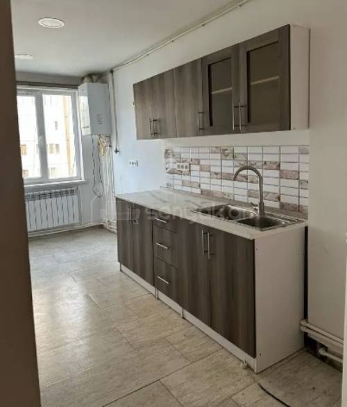 3 Սենյականոց Բնակարան, 80քմ, 7/9 հարկ, Կապիտալ Վերանորոգված, Մասամբ Կահավորված