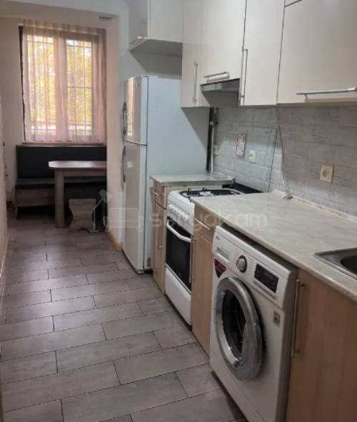 2 Սենյականոց Բնակարան Քարե Շենքում, 47քմ, 1/4 հարկ, Կապիտալ Վերանորոգված, Կահավորված, Արևկող