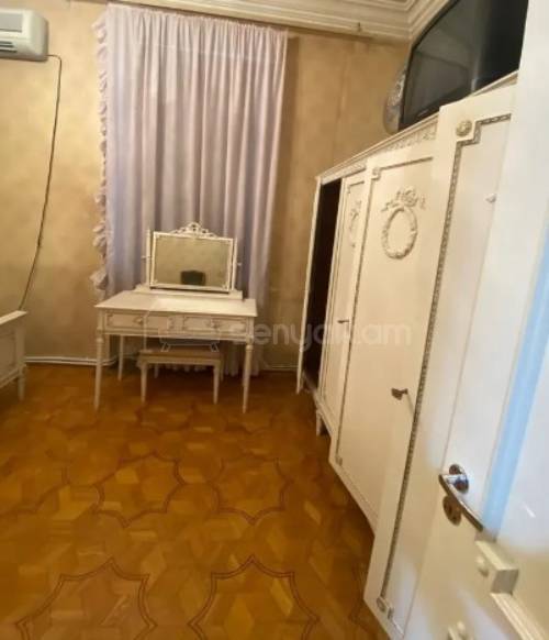 4 Սենյականոց Բնակարան Քարե Շենքում, 110քմ, 2/4 հարկ, Կապիտալ Վերանորոգված, Կահավորված