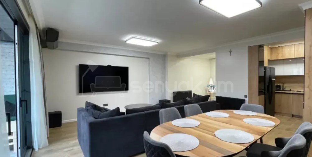 3 Սենյականոց Բնակարան Քարե Շենքում, 115քմ, 4/5 հարկ, Կապիտալ Վերանորոգված