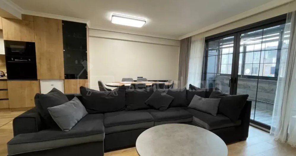 3 Սենյականոց Բնակարան Քարե Շենքում, 115քմ, 4/5 հարկ, Կապիտալ Վերանորոգված