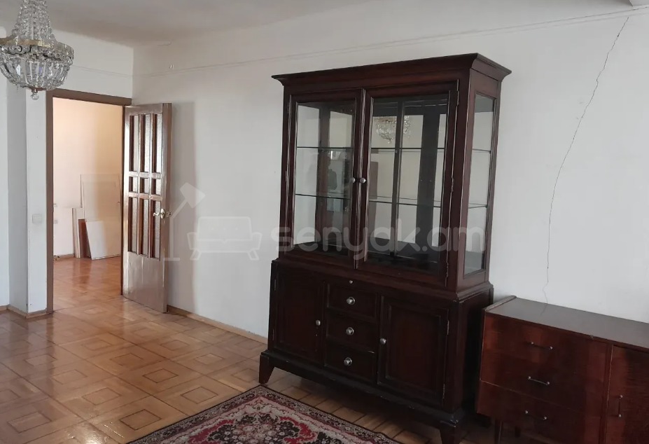 3 Սենյականոց Բնակարան Քարե Շենքում, 93քմ, 5/5 հարկ, Կոսմետիկ Վերանորոգված