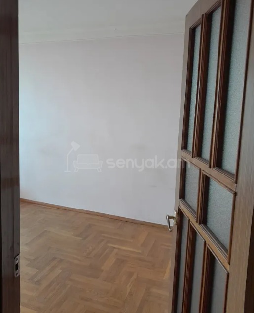 3 Սենյականոց Բնակարան Քարե Շենքում, 93քմ, 5/5 հարկ, Կոսմետիկ Վերանորոգված